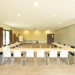 Golden Tulip Avignon Le Paradou אביניון